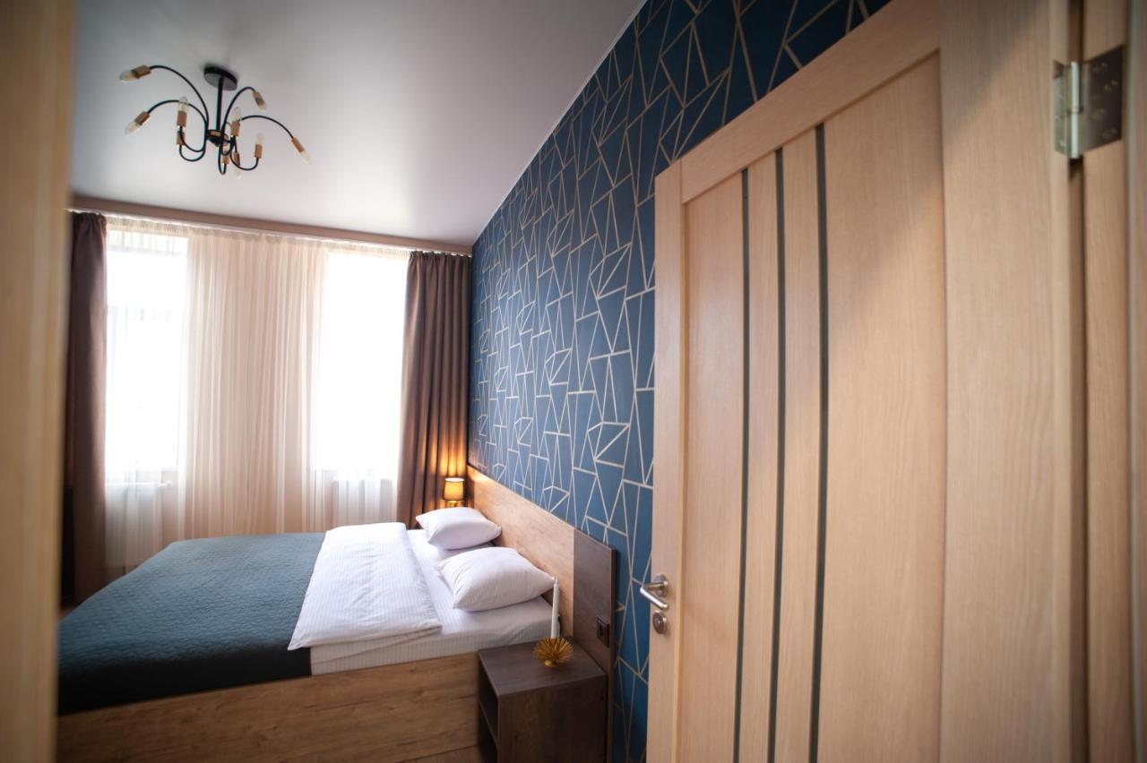 3 Bedroom, 2 Bathroom Apartment Near Forum Lviv Exterior photo